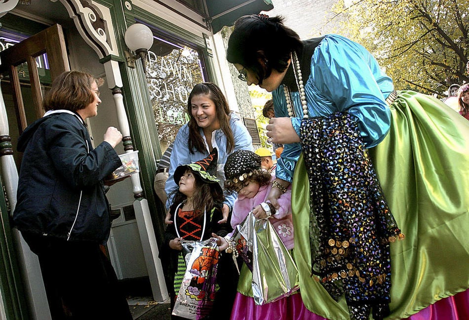 Halloween safety tips for trick-or-treaters, homeowners and drivers — Joliet Technology news